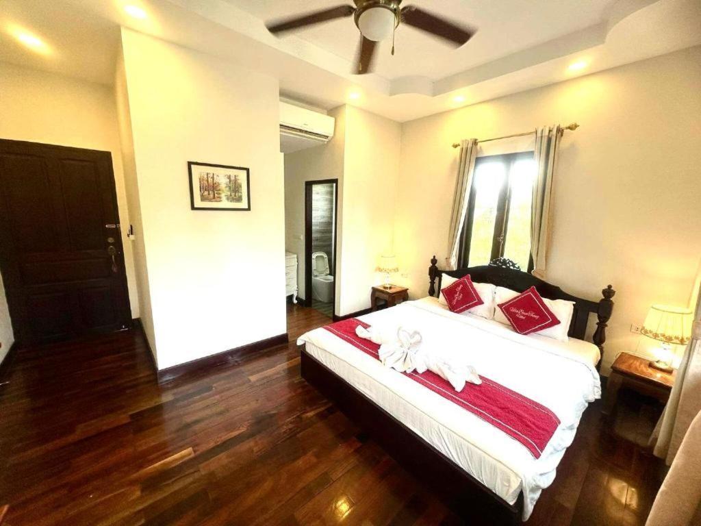Villa Bouathong Hotels Луанг Прабанг Екстериор снимка