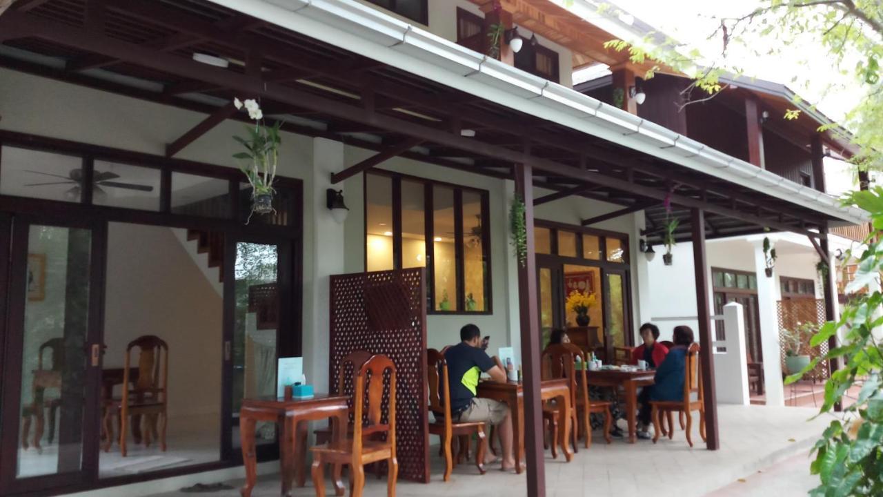 Villa Bouathong Hotels Луанг Прабанг Екстериор снимка